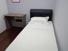 Room in Guest room - Single Room in Kuching Center